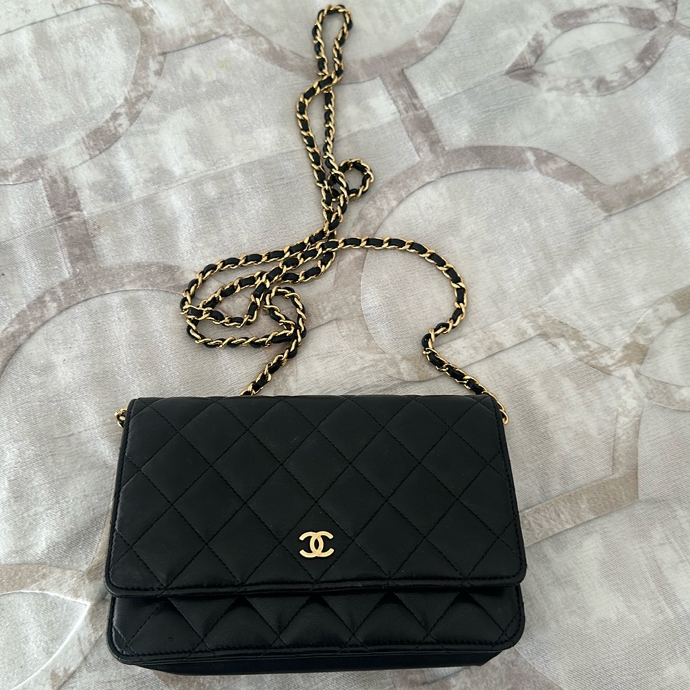 100% authentic Chanel wallet on the chain